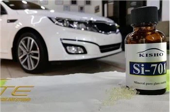 Oq rangli yangi avtomobil keramik qoplamasi